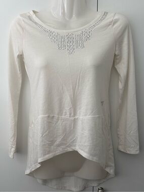 BNWOT Beautiful Cream Coloured Guess Long Sleeve Shirt Kids size 10-12
